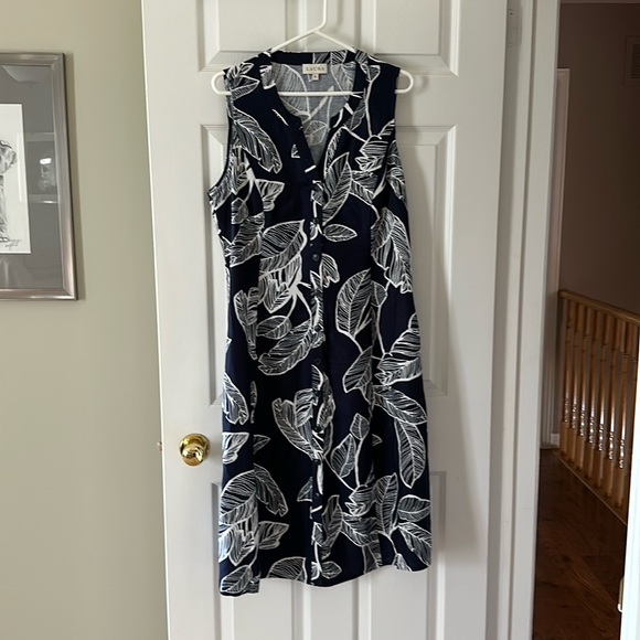 LAURA Dresses & Skirts - Laura Navy/White Leaf Dress